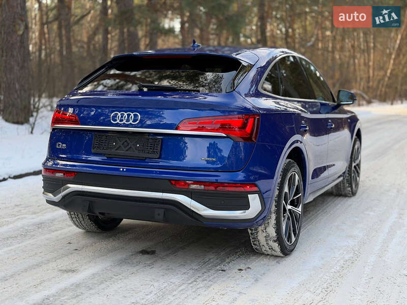 Внедорожник / Кроссовер Audi Q5 2021 в Киеве