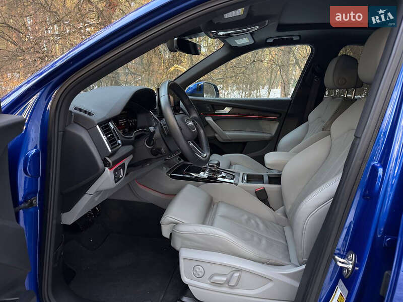 Внедорожник / Кроссовер Audi Q5 2021 в Киеве