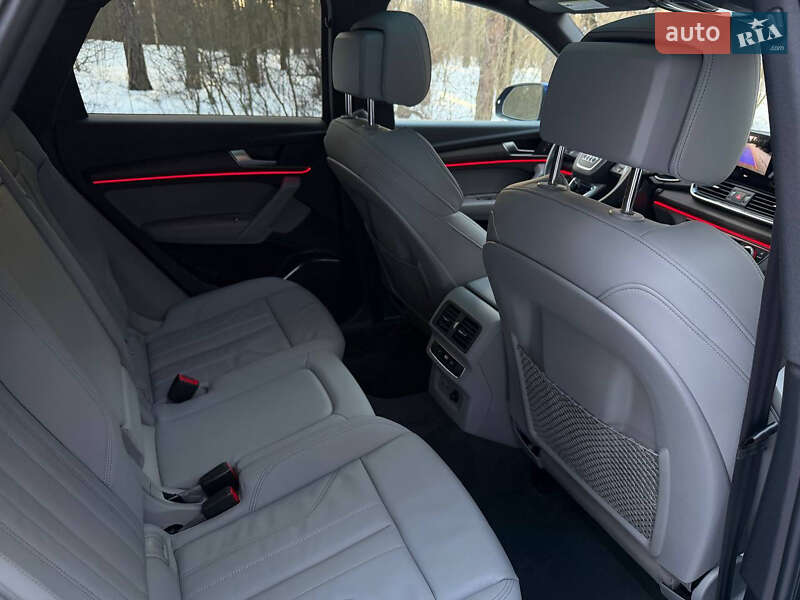 Внедорожник / Кроссовер Audi Q5 2021 в Киеве