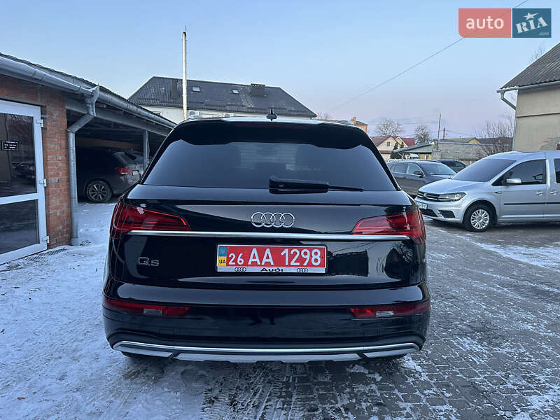 Позашляховик / Кросовер Audi Q5 2021 в Володимирі