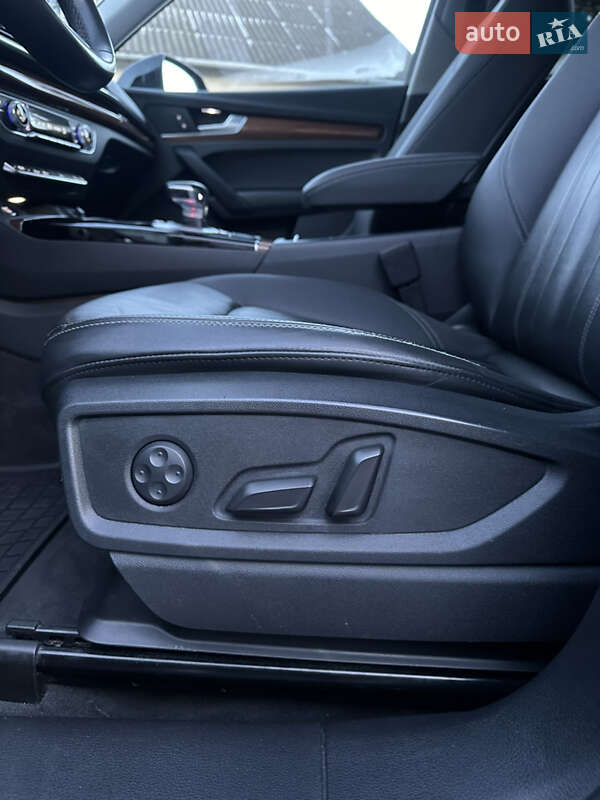 Позашляховик / Кросовер Audi Q5 2021 в Володимирі