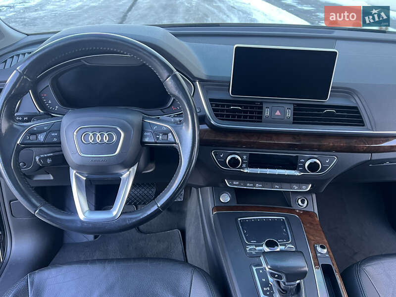 Внедорожник / Кроссовер Audi Q5 2017 в Луцке