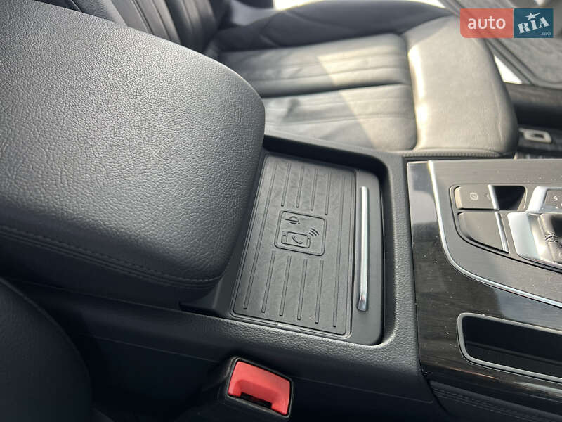 Внедорожник / Кроссовер Audi Q5 2019 в Киеве