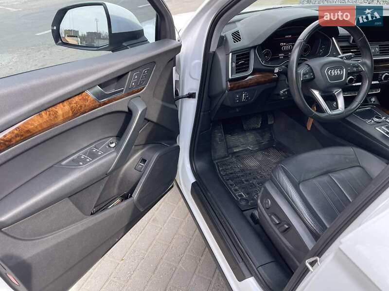 Внедорожник / Кроссовер Audi Q5 2017 в Львове