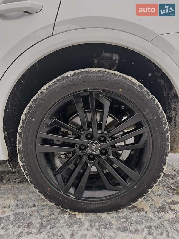 Внедорожник / Кроссовер Audi Q5 2017 в Львове