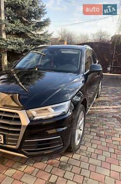 Позашляховик / Кросовер Audi Q5 2017 в Ужгороді