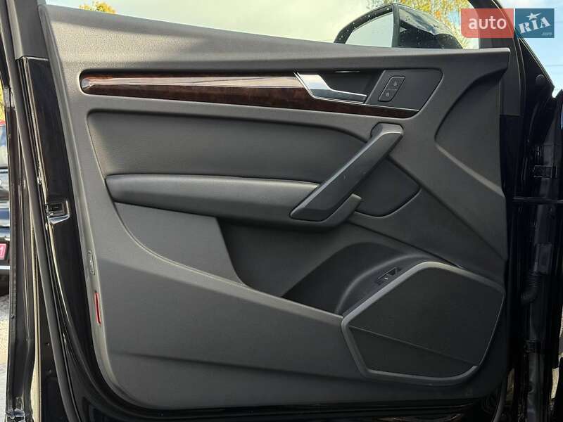 Внедорожник / Кроссовер Audi Q5 2017 в Ровно