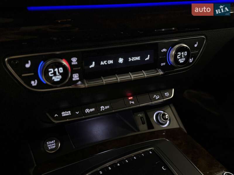 Внедорожник / Кроссовер Audi Q5 2018 в Одессе