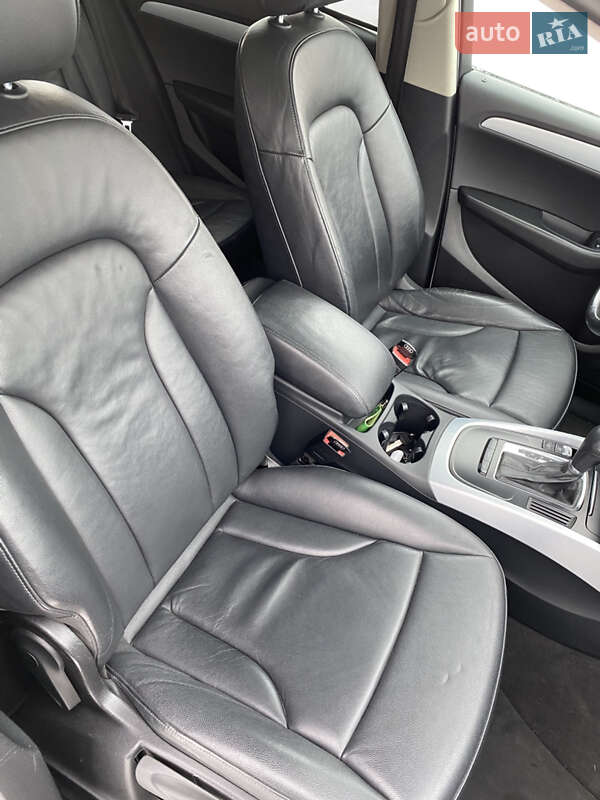 Внедорожник / Кроссовер Audi Q5 2011 в Луцке