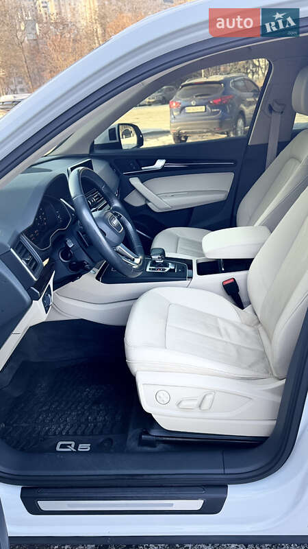 Позашляховик / Кросовер Audi Q5 2018 в Одесі