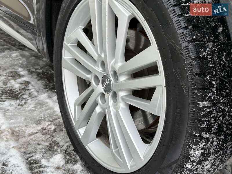 Внедорожник / Кроссовер Audi Q5 2017 в Харькове