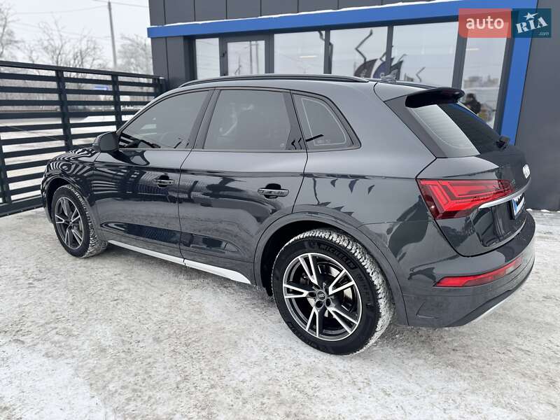 Позашляховик / Кросовер Audi Q5 2021 в Рівному