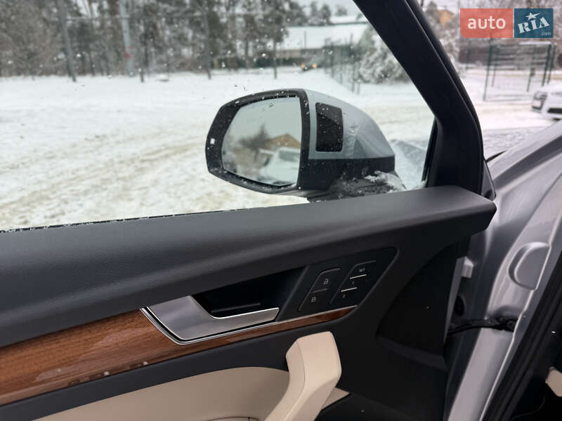 Внедорожник / Кроссовер Audi Q5 2021 в Киеве