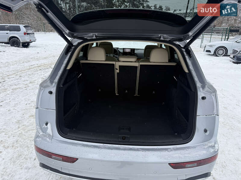 Внедорожник / Кроссовер Audi Q5 2021 в Киеве