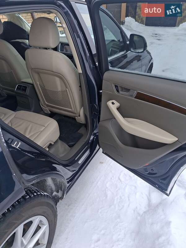 Внедорожник / Кроссовер Audi Q5 2011 в Владимирце