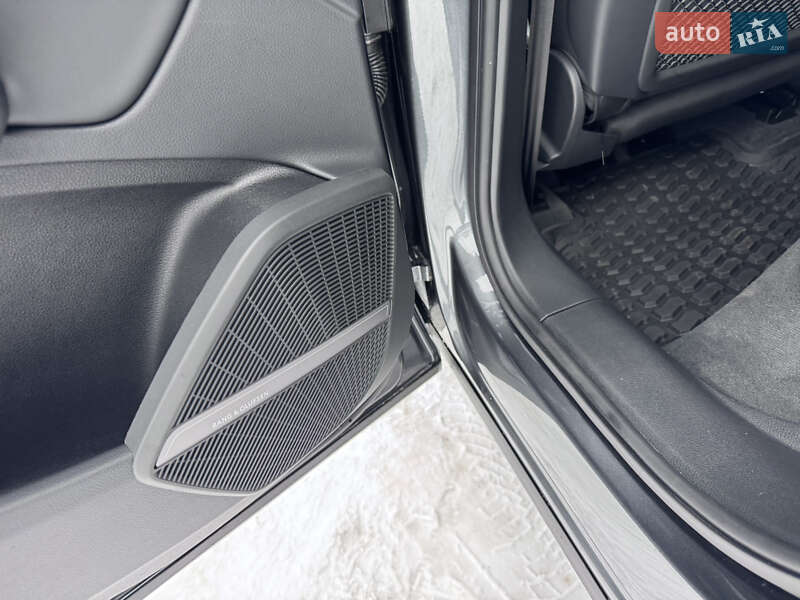 Позашляховик / Кросовер Audi Q5 2023 в Івано-Франківську