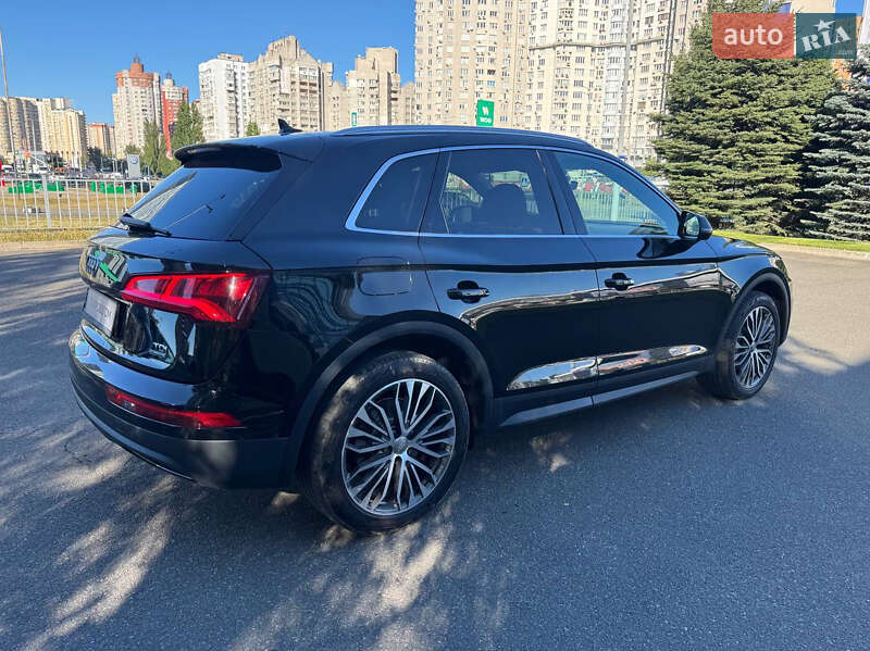 Позашляховик / Кросовер Audi Q5 2016 в Києві