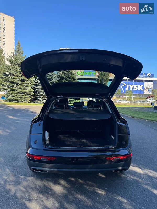 Позашляховик / Кросовер Audi Q5 2016 в Києві