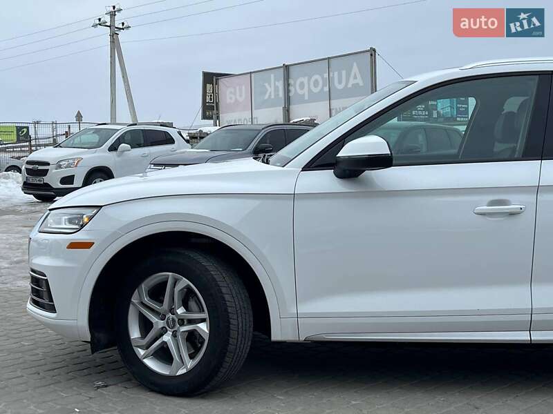 Позашляховик / Кросовер Audi Q5 2017 в Львові