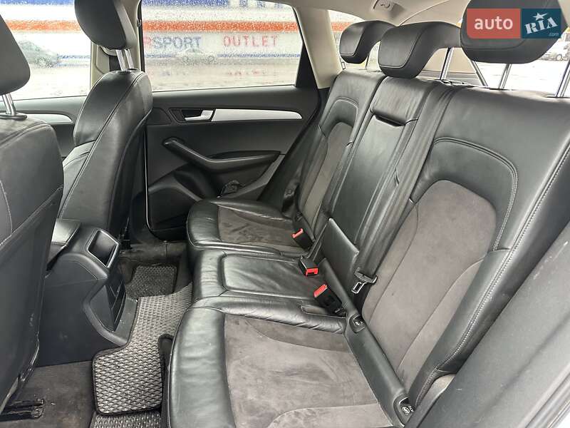 Внедорожник / Кроссовер Audi Q5 2011 в Черновцах