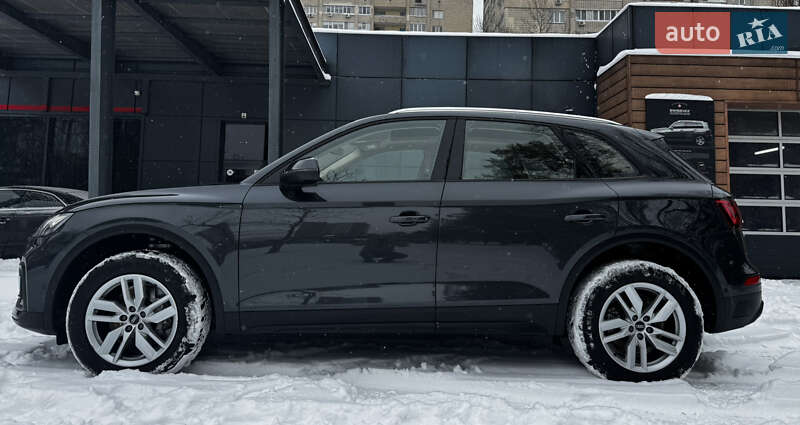 Внедорожник / Кроссовер Audi Q5 2021 в Киеве