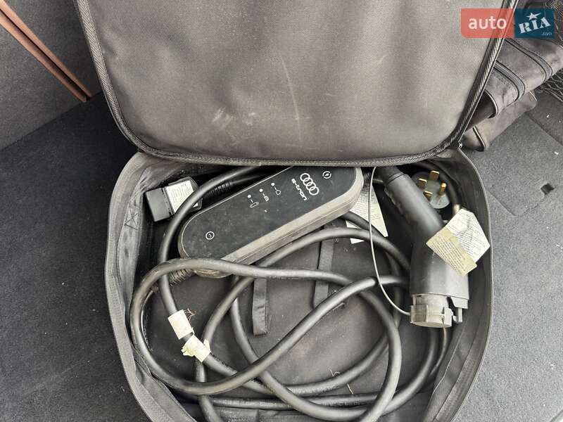 Внедорожник / Кроссовер Audi Q5 2020 в Киеве