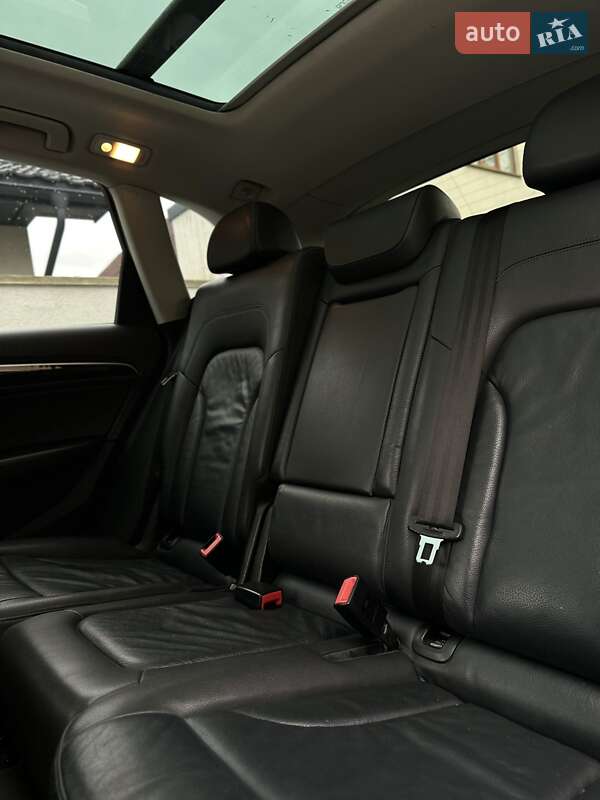 Позашляховик / Кросовер Audi Q5 2015 в Виноградові