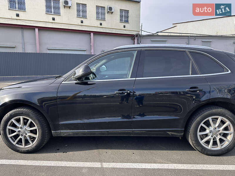 Внедорожник / Кроссовер Audi Q5 2011 в Обухове