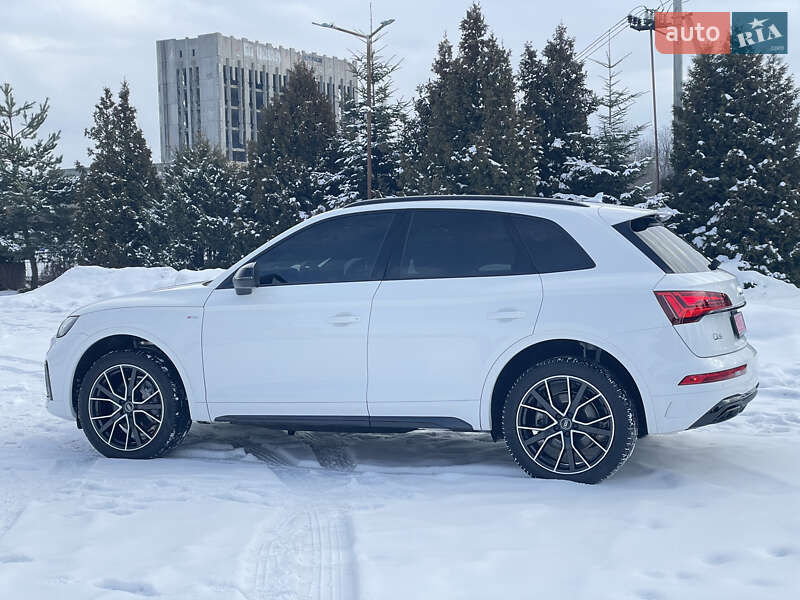 Позашляховик / Кросовер Audi Q5 2021 в Львові