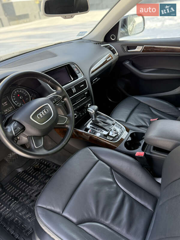 Внедорожник / Кроссовер Audi Q5 2015 в Ахтырке