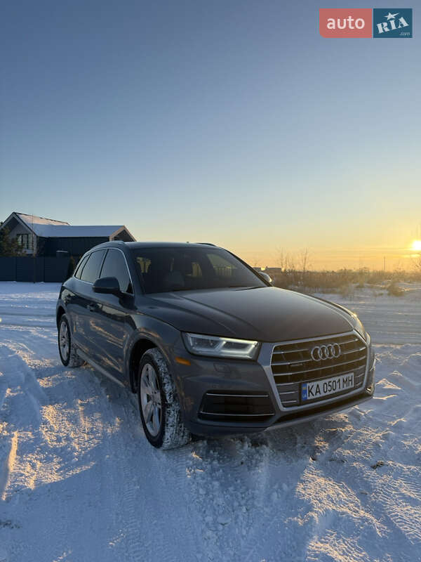 Позашляховик / Кросовер Audi Q5 2019 в Києві