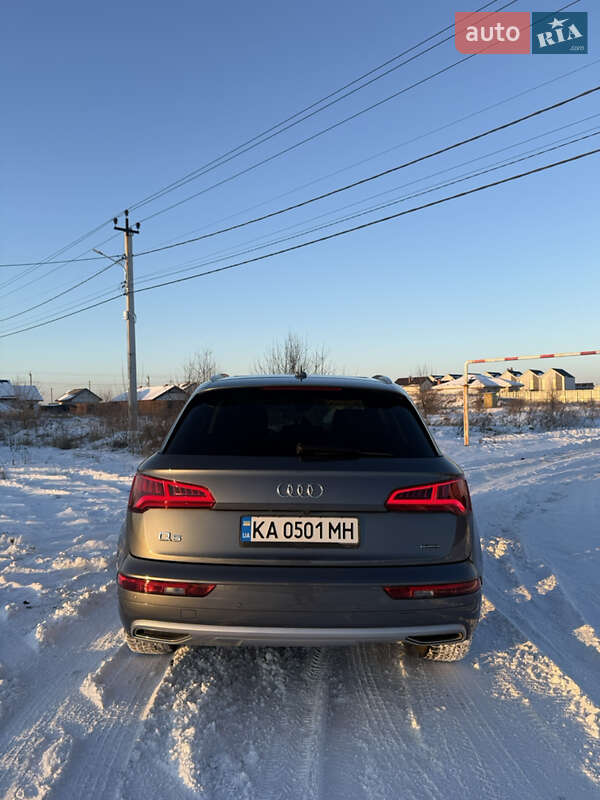 Позашляховик / Кросовер Audi Q5 2019 в Києві