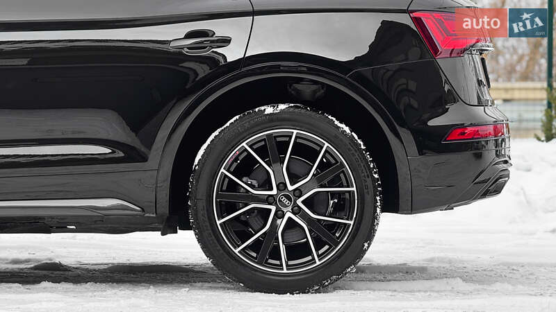 Позашляховик / Кросовер Audi Q5 2021 в Рівному