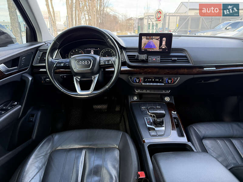 Внедорожник / Кроссовер Audi Q5 2017 в Стрые