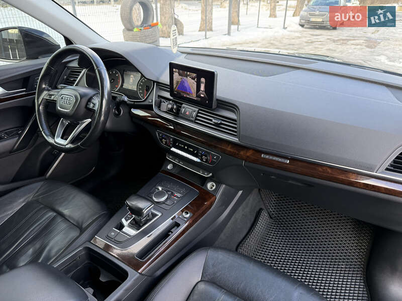 Внедорожник / Кроссовер Audi Q5 2017 в Стрые