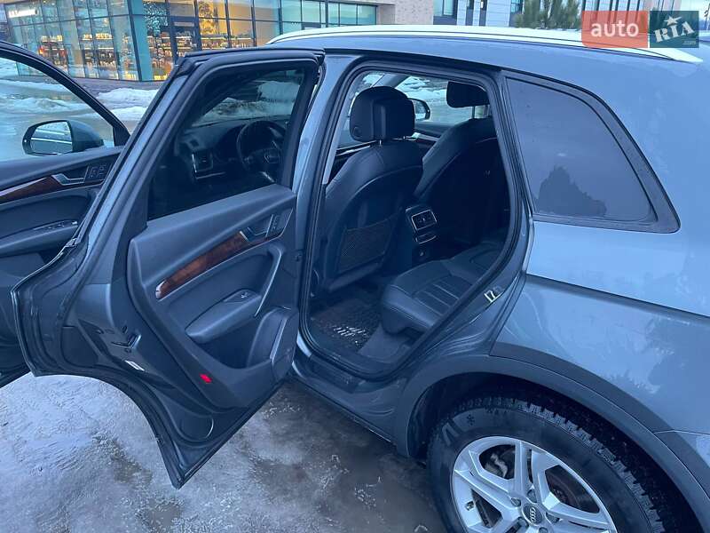 Внедорожник / Кроссовер Audi Q5 2017 в Хмельницком