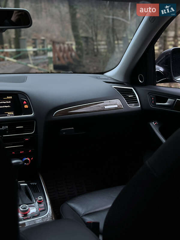 Позашляховик / Кросовер Audi Q5 2016 в Ужгороді