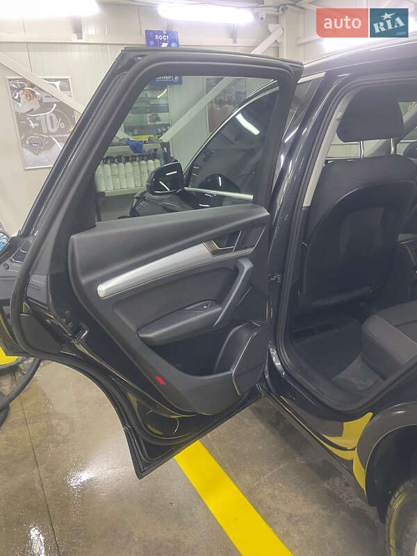 Позашляховик / Кросовер Audi Q5 2019 в Чернівцях