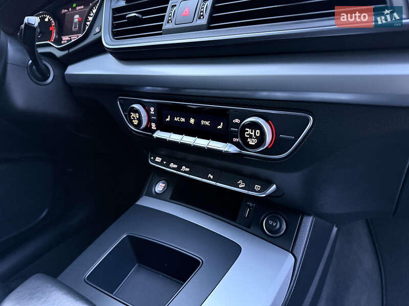 Позашляховик / Кросовер Audi Q5 2022 в Рівному