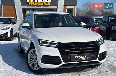 Внедорожник / Кроссовер Audi Q5 2017 в Стрые