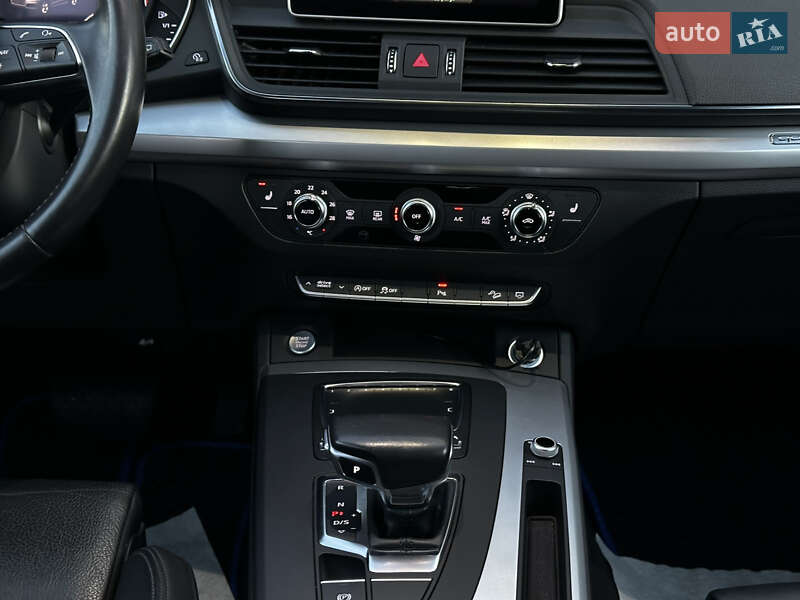 Позашляховик / Кросовер Audi Q5 2017 в Львові