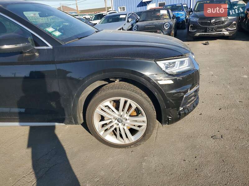 Позашляховик / Кросовер Audi Q5 2017 в Ужгороді