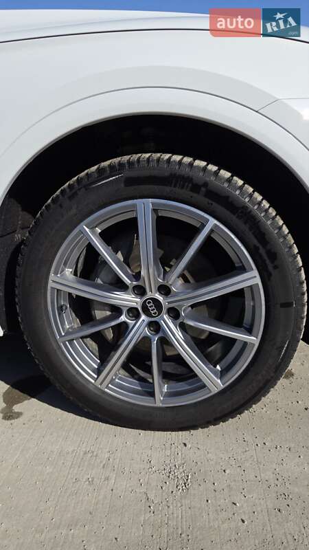 Позашляховик / Кросовер Audi Q5 2021 в Києві