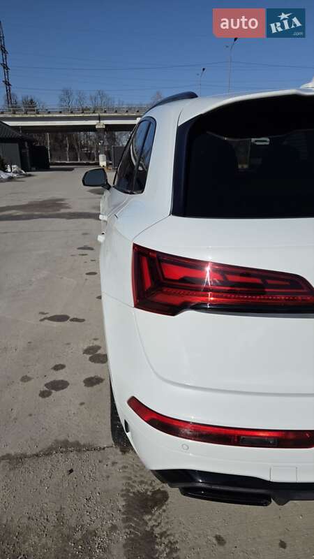Внедорожник / Кроссовер Audi Q5 2021 в Киеве