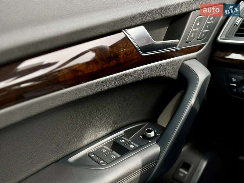 Позашляховик / Кросовер Audi Q5 2020 в Києві