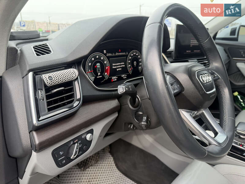 Внедорожник / Кроссовер Audi Q5 2021 в Киеве