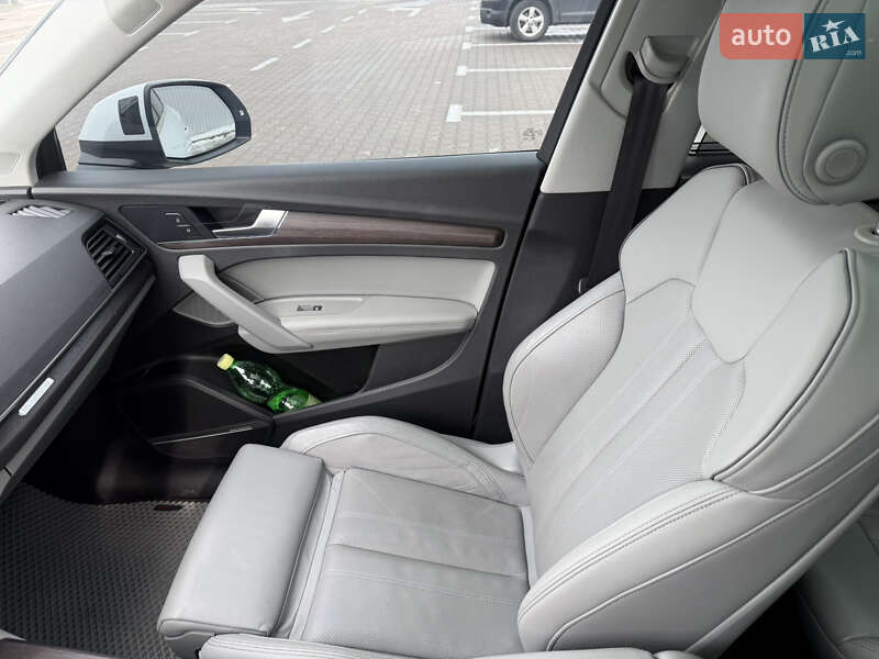 Внедорожник / Кроссовер Audi Q5 2021 в Киеве