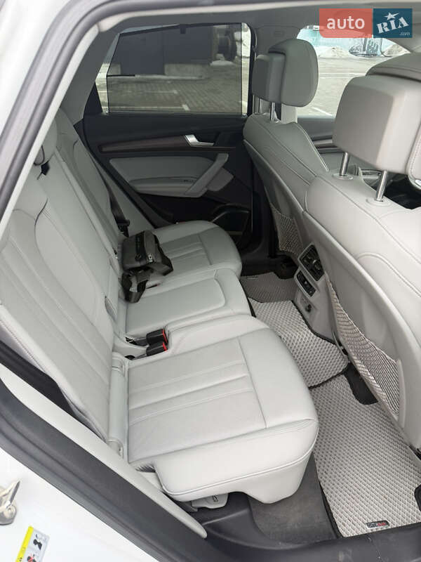 Внедорожник / Кроссовер Audi Q5 2021 в Киеве