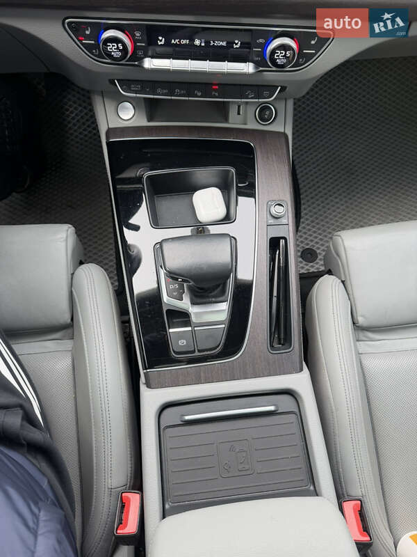 Внедорожник / Кроссовер Audi Q5 2021 в Киеве