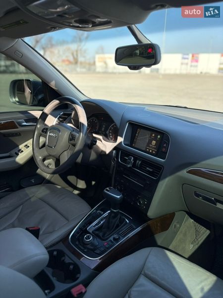 Позашляховик / Кросовер Audi Q5 2011 в Чернівцях